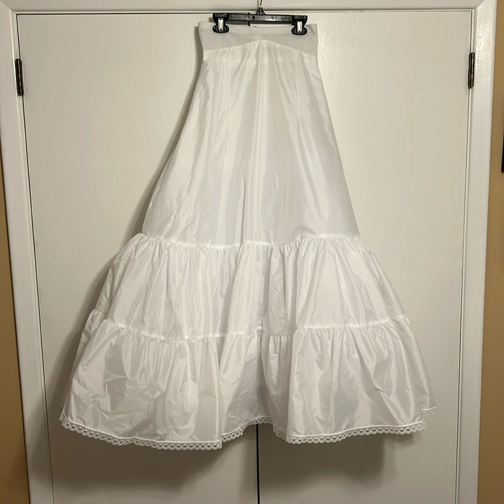Two tier slip for wedding or prom dresses size 6